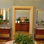 Grand Entourage - Palazzo Strassoldo Hotel