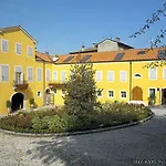 Grand Entourage - Palazzo Strassoldo Hotel
