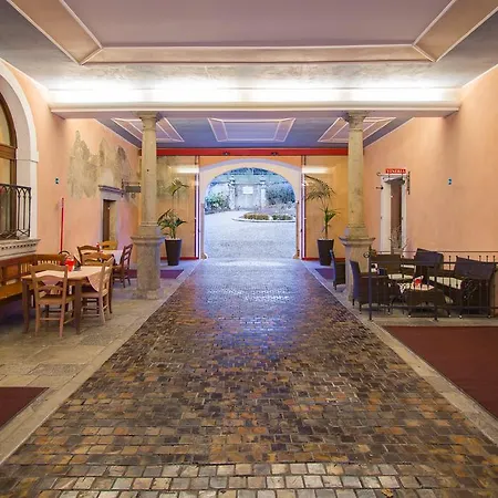 Grand Entourage - Palazzo Strassoldo Hotel 4*