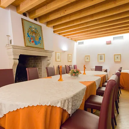 Grand Entourage - Palazzo Strassoldo Hotel 4*