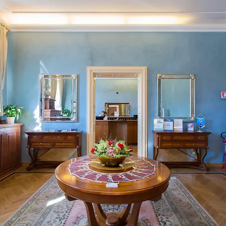 Grand Entourage - Palazzo Strassoldo Hotel 4*