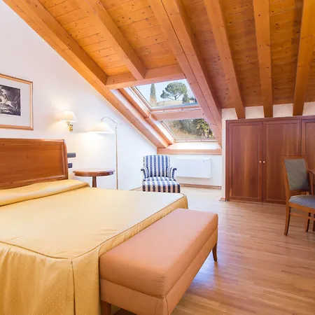 Grand Entourage - Palazzo Strassoldo Hotel