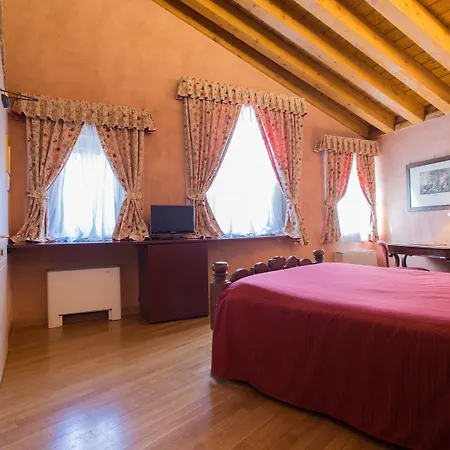 Hotel Grand Entourage - Palazzo Strassoldo 4*