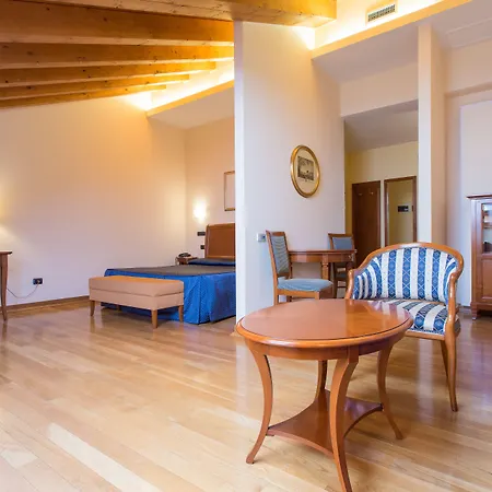 Grand Entourage - Palazzo Strassoldo