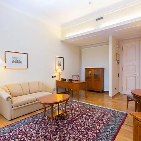 Grand Entourage - Palazzo Strassoldo Hotel 4*