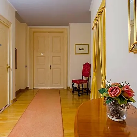 Grand Entourage - Palazzo Strassoldo 4*
