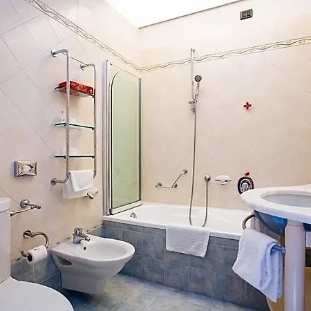 Grand Entourage - Palazzo Strassoldo Hotel