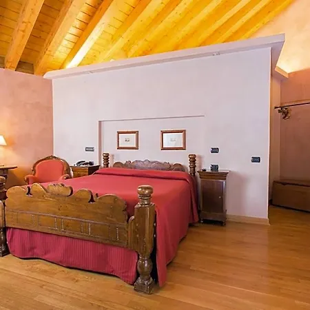 Grand Entourage - Palazzo Strassoldo Hotel 4*