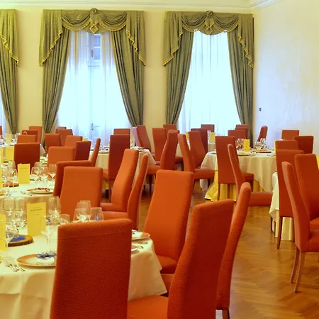 Grand Entourage - Palazzo Strassoldo Hotel 4*
