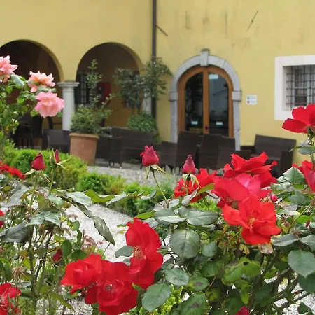 Grand Entourage - Palazzo Strassoldo