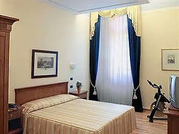 Grand Entourage - Palazzo Strassoldo 호텔 4*