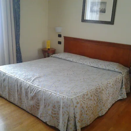 Grand Entourage - Palazzo Strassoldo Hotel