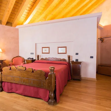 Hotel Grand Entourage - Palazzo Strassoldo 4*