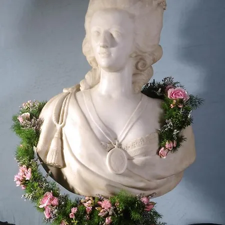 Grand Entourage - Palazzo Strassoldo Hotel