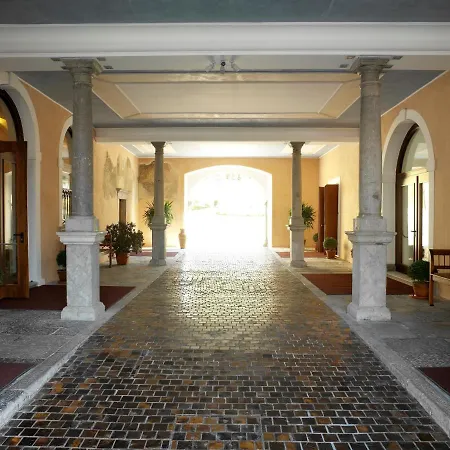Grand Entourage - Palazzo Strassoldo 4* 고리치아